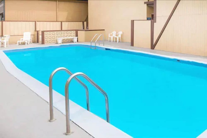 Hotel with Pool