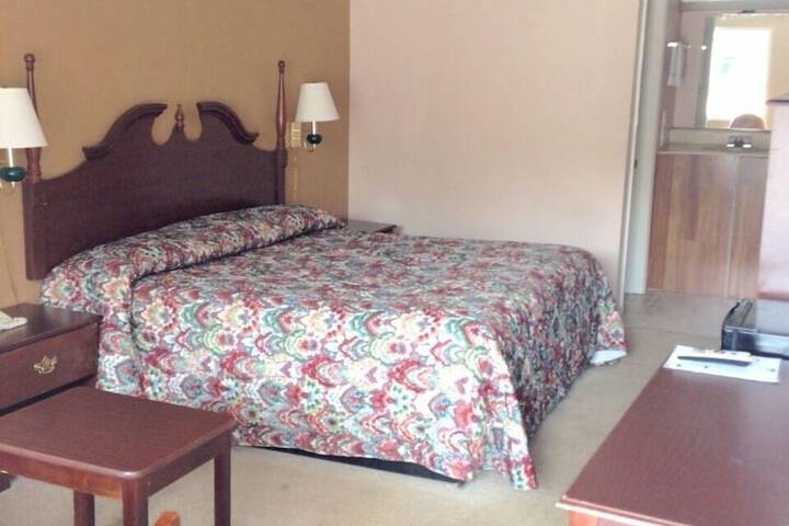 Room 6 of 13
