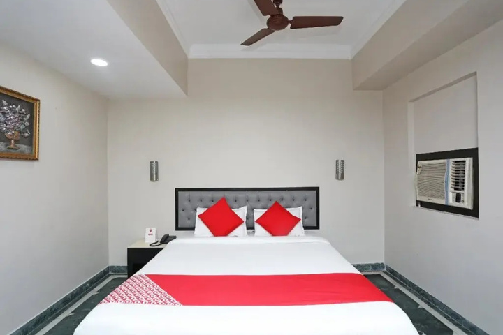 Room 2 of 10