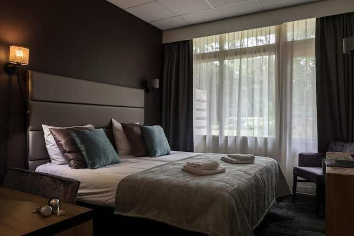 Room 2 of 48