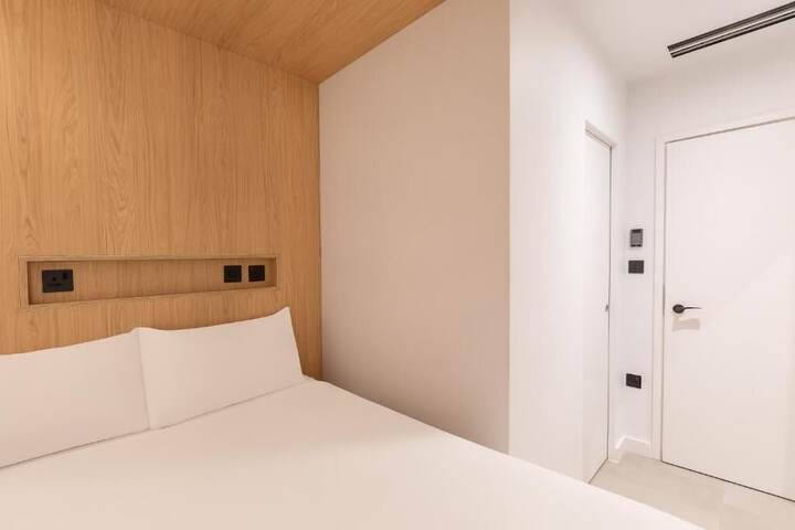 Room 8 of 23