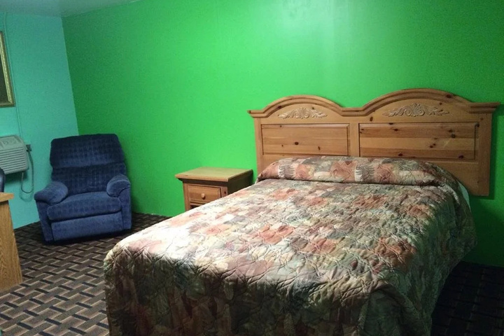 Room 10 of 14