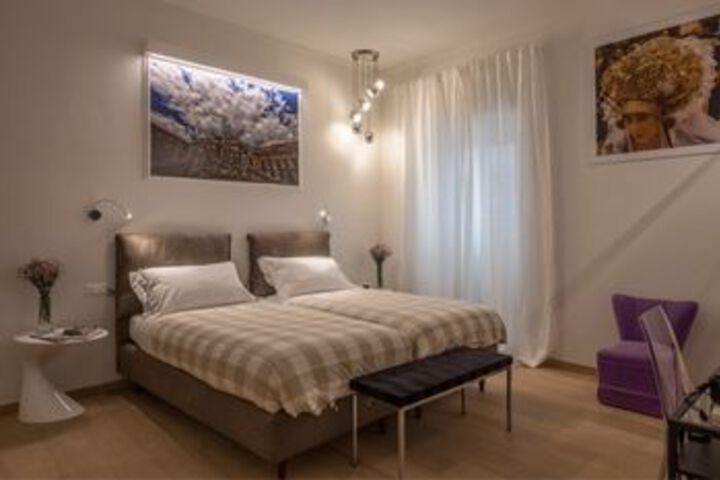 Room 47 of 100