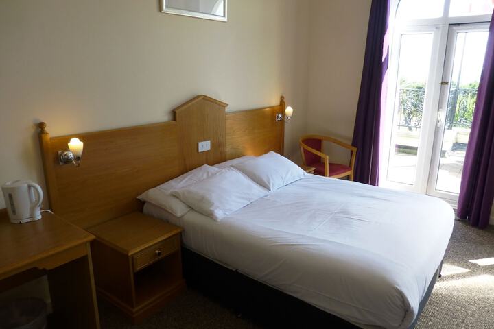 Room 2 of 49