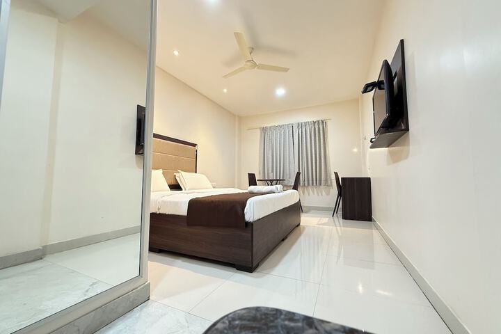 Room 6 of 14