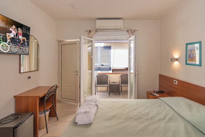 Room 47 of 119