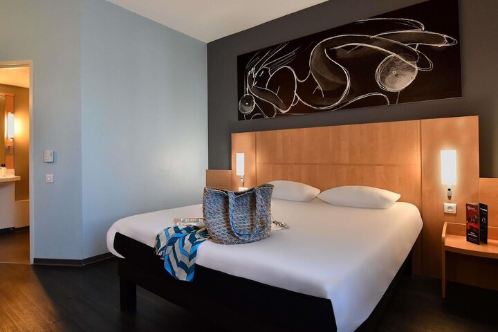 Room 10 of 60