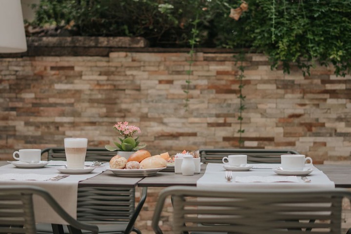 Breakfast/Coffee Service 82 of 115