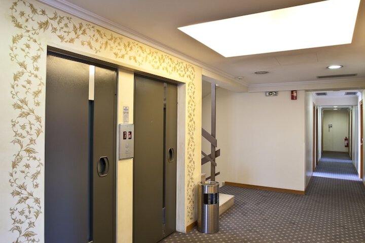 Ballroom/Hall 40 of 48