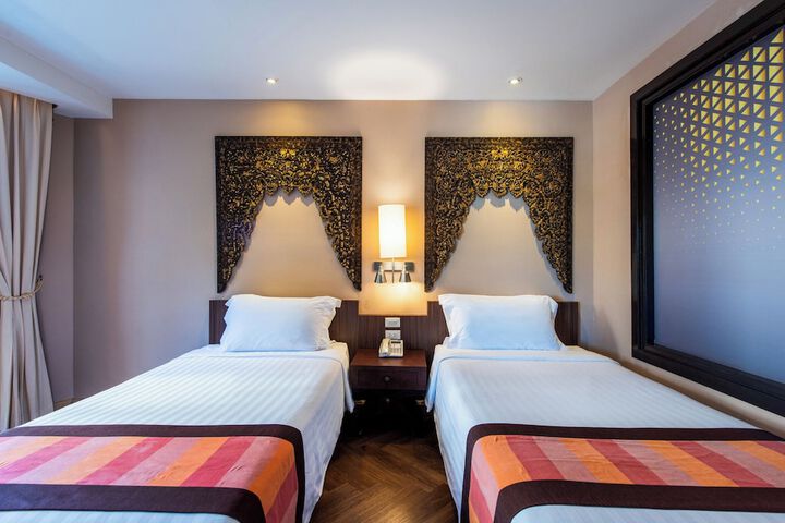 Room 18 of 120