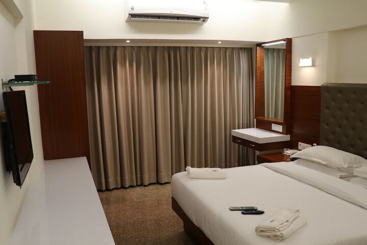 Room 10 of 97