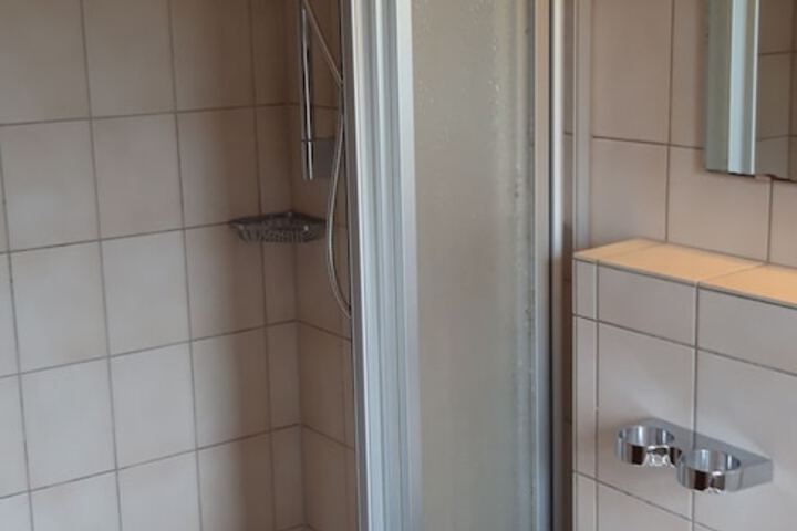 Room 6 of 10