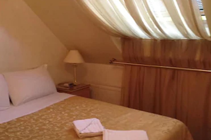 Room 10 of 45