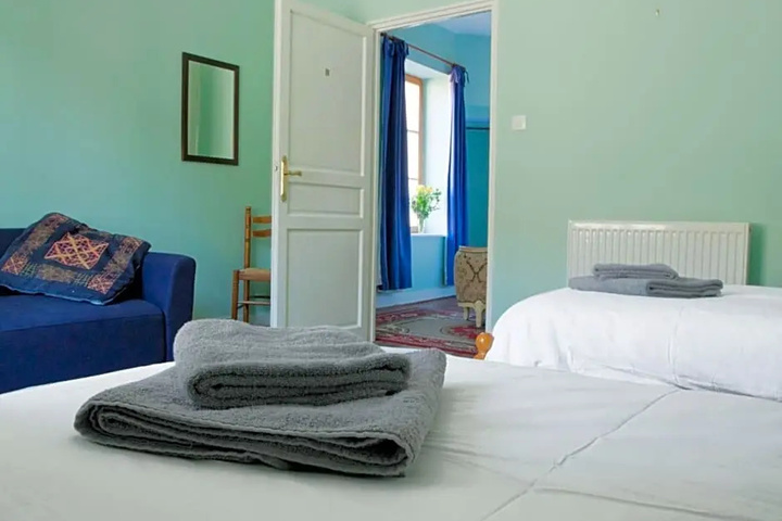 Room 4 of 9