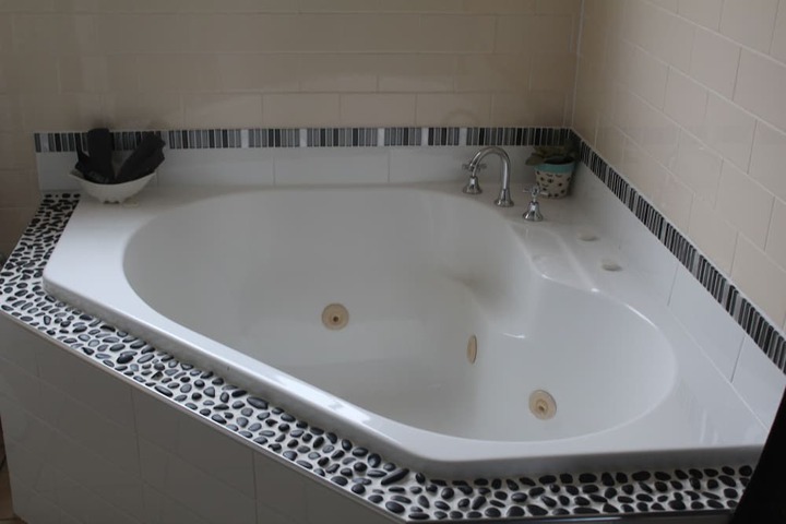 Jetted tub