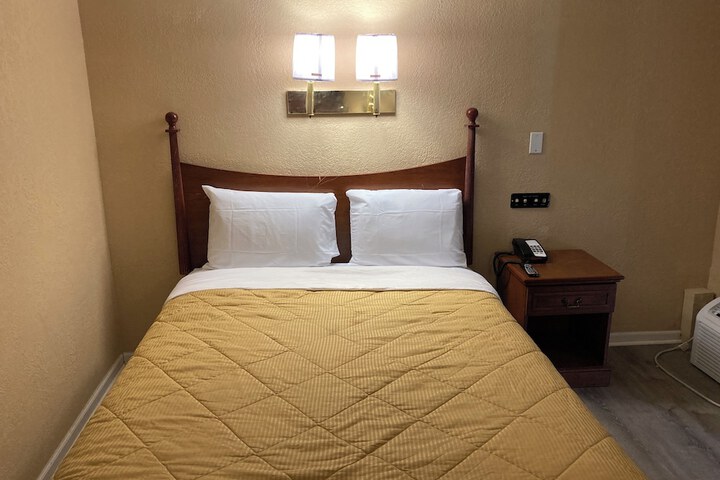 Room 18 of 46