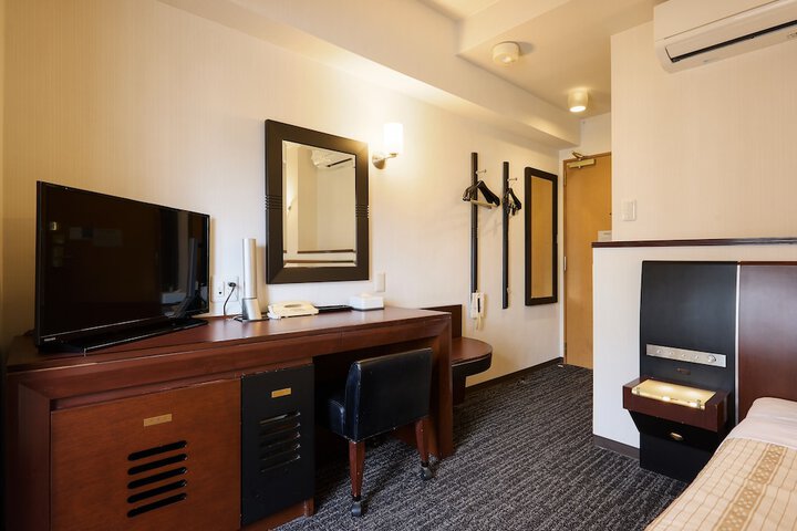 Room 19 of 76
