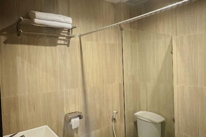 Room 8 of 9