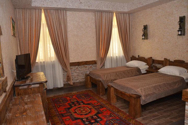 Room 12 of 28