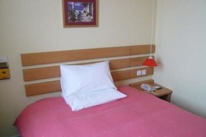 Room 20 of 35