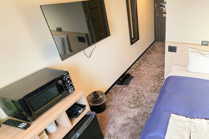 Room 9 of 28