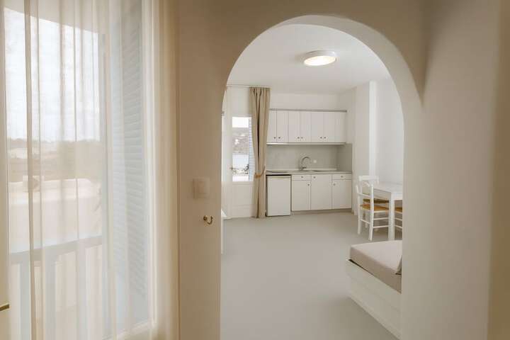 Room 27 of 151