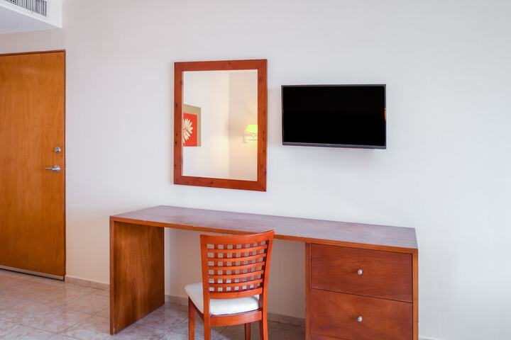 Room 6 of 16
