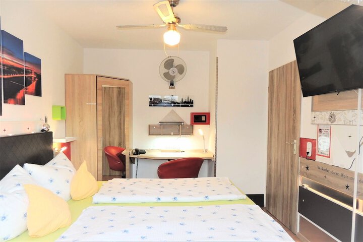 Room 54 of 272