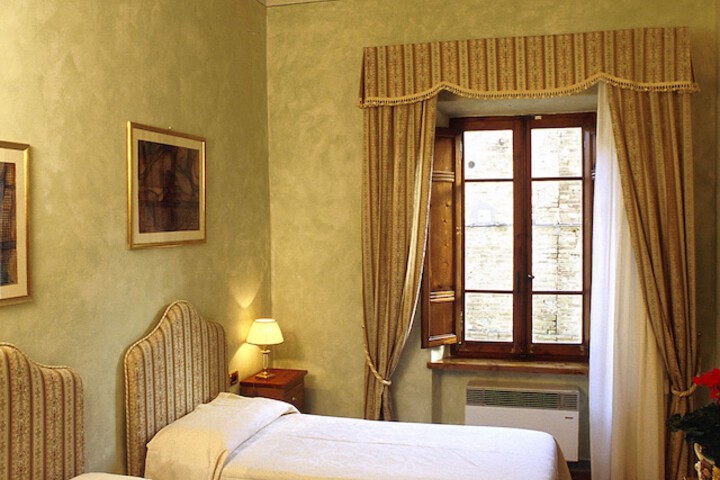 Room 4 of 37