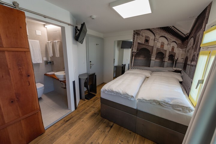 Room 48 of 111