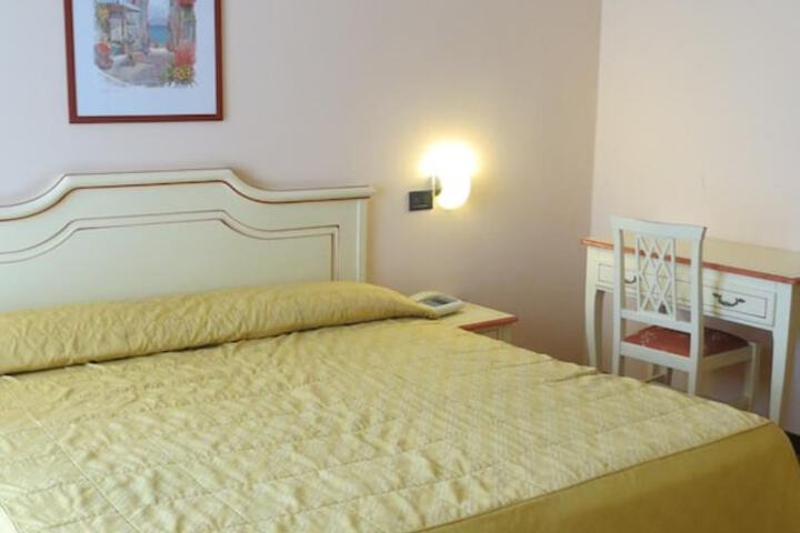 Room 9 of 47