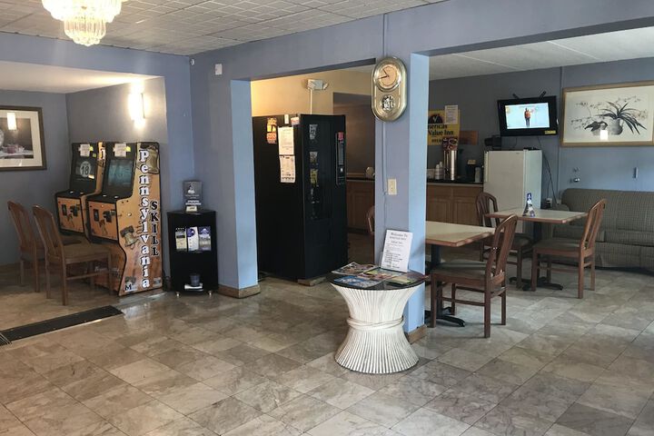 Lobby lounge