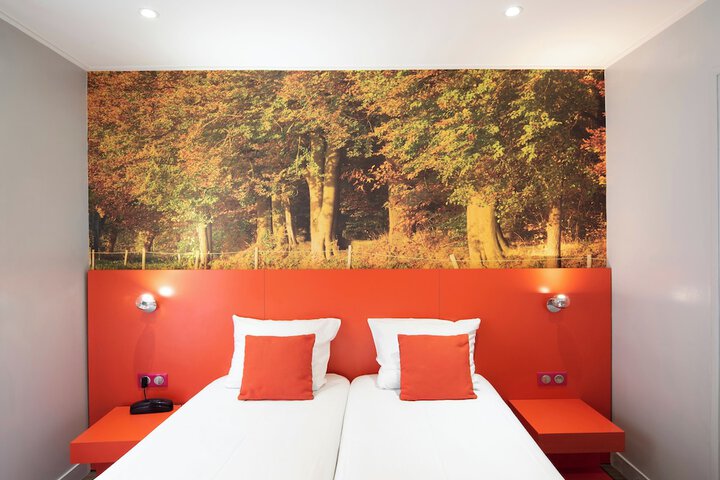 Room 15 of 37