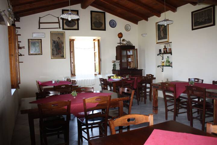 Dining 11 of 29
