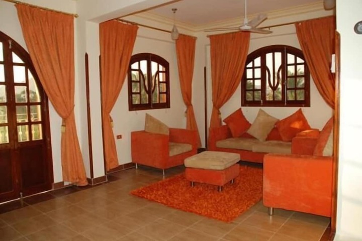 Room 4 of 27