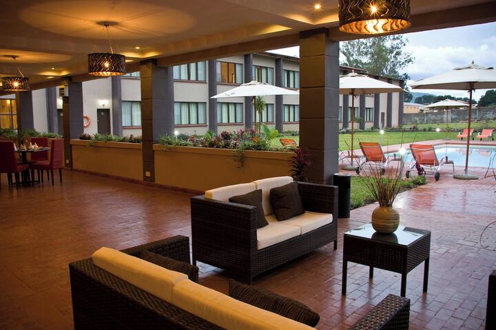 Entrance & Lobby