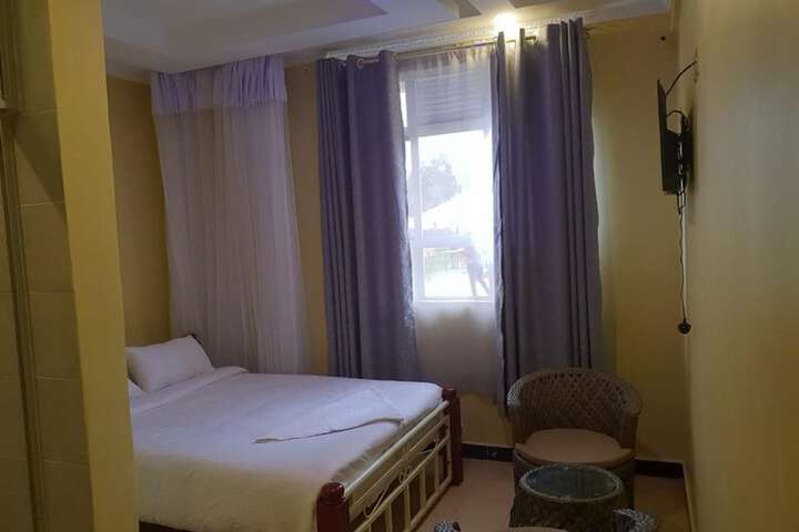 Room 4 of 25