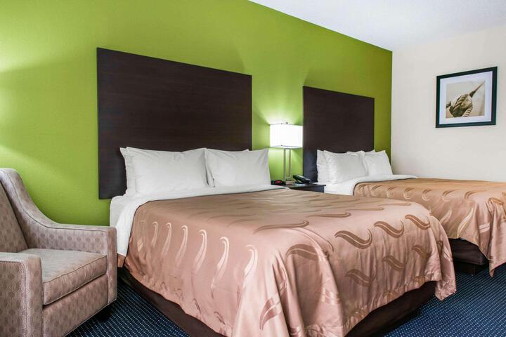 2 Queen Beds (3 of 7)