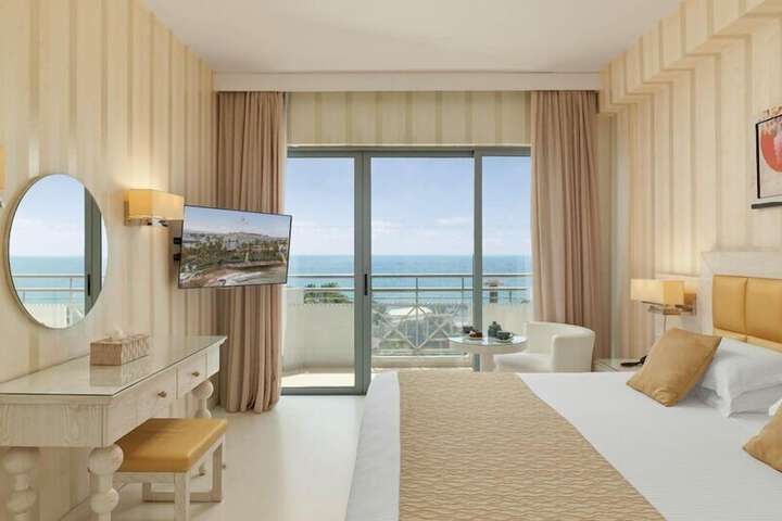 Room 40 of 143