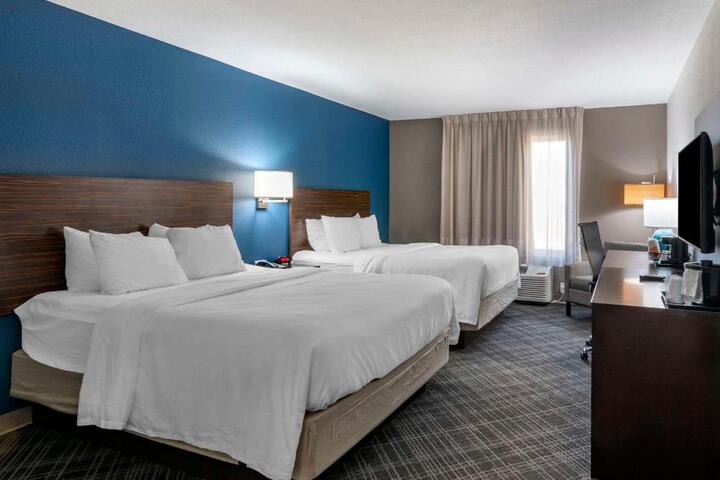 2 Queen Beds Accessible (1 of 14)
