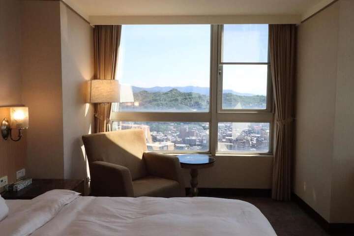 Room 16 of 35