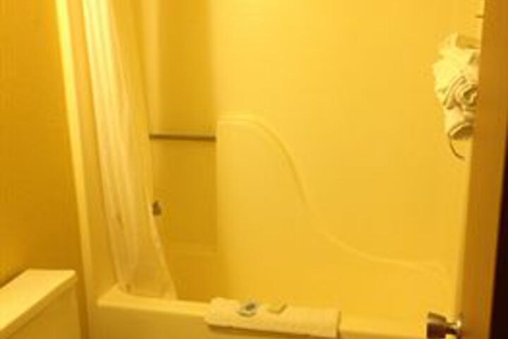 Room 2 of 8