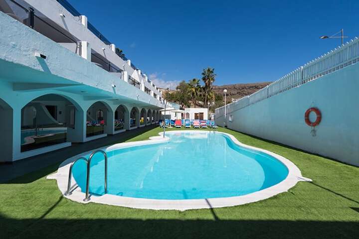 Pool Hotel
