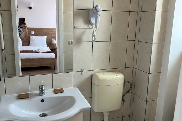Room 73 of 83