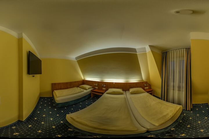 Room 27 of 74