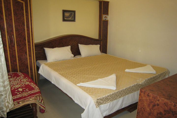 Room 7 of 38
