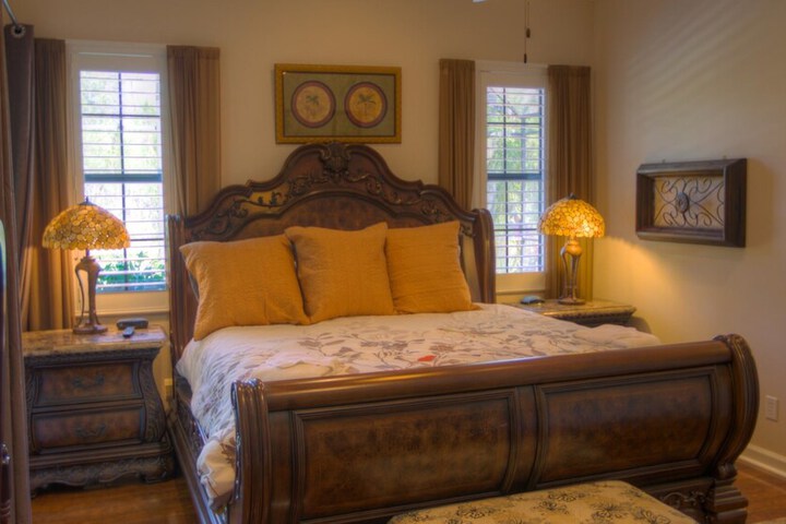Room 2 of 25