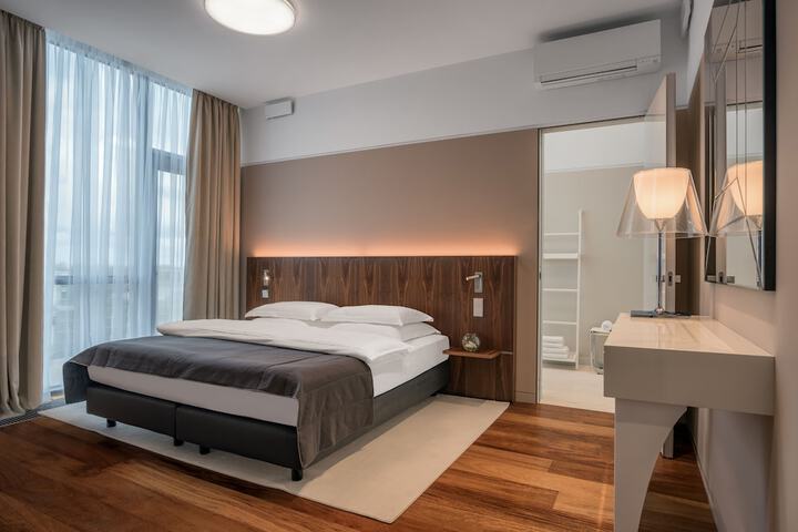 Room 15 of 93