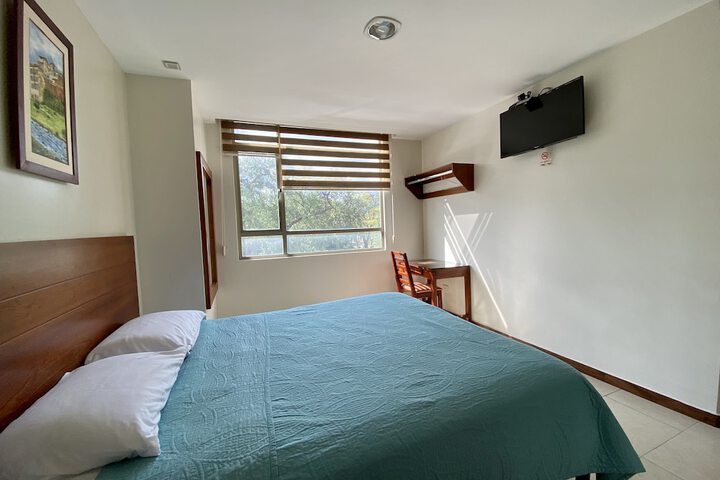 Room 8 of 33