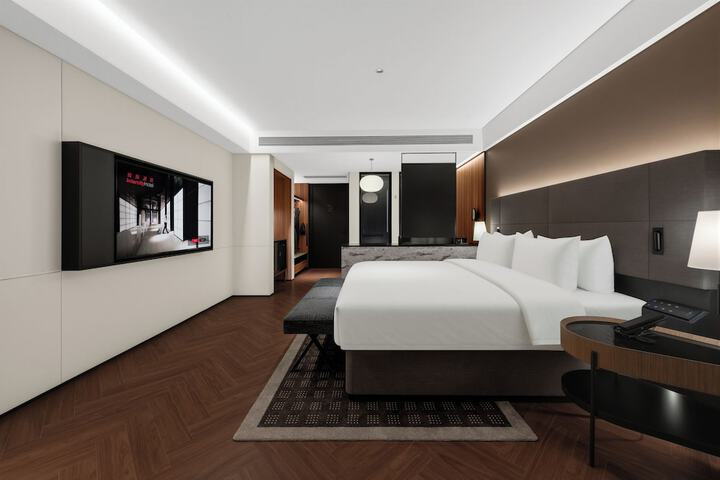 Room 27 of 82